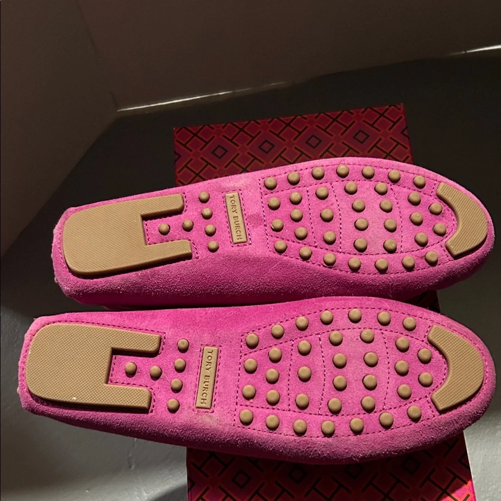 Tory Burch- Everly Driver Suede Loafers with Gold Emblem, “Prickly Pear”, size 8